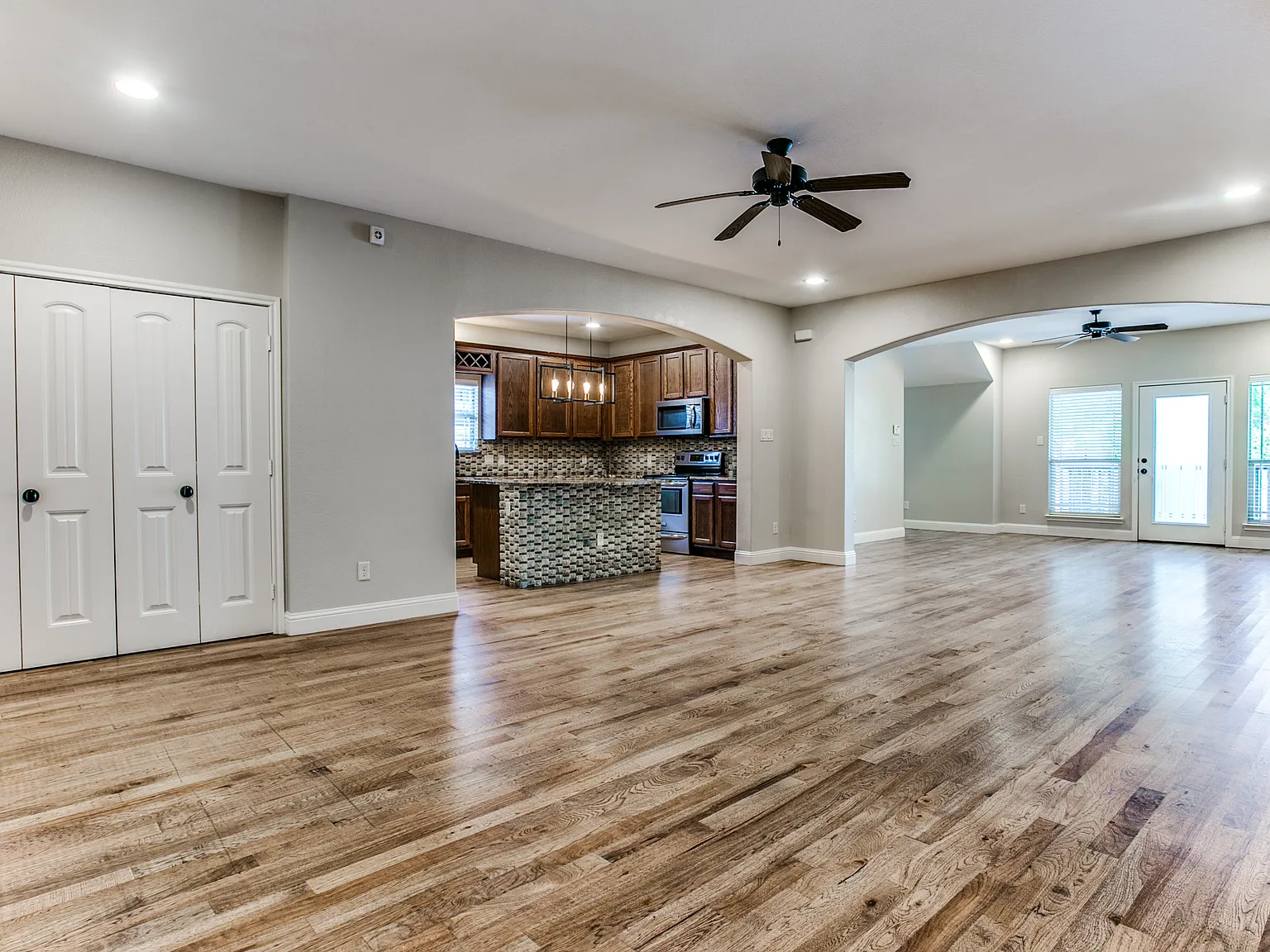 2733 Lubbock Ave - 103 — Photo 3