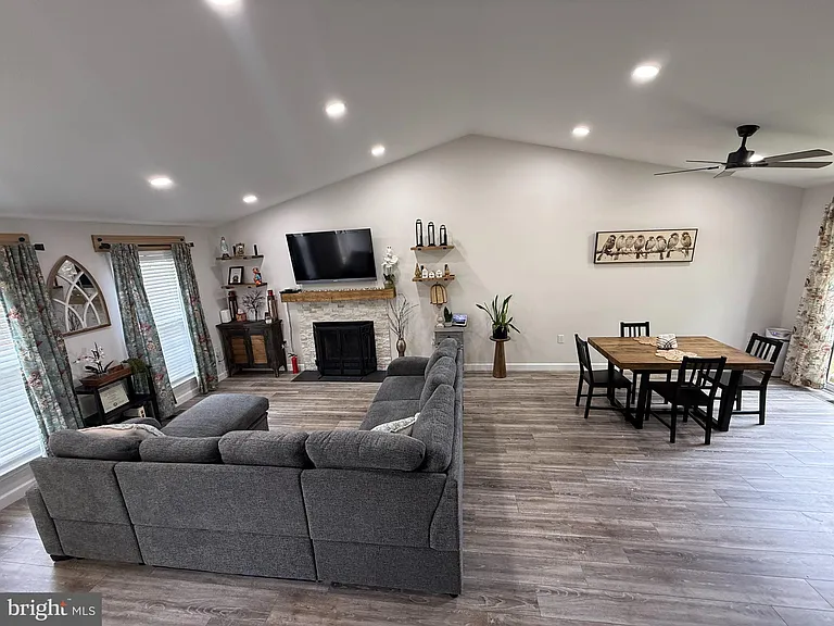 305 Crosswinds Dr — Photo 4
