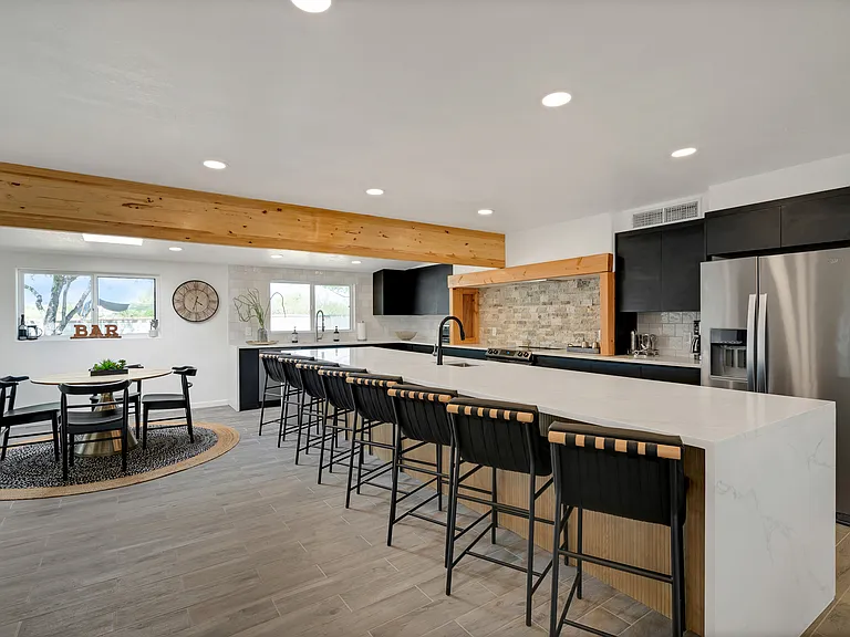 618 W Pine St — Photo 7