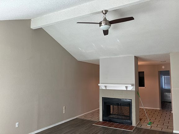2nd image of 3002 Clover Ln