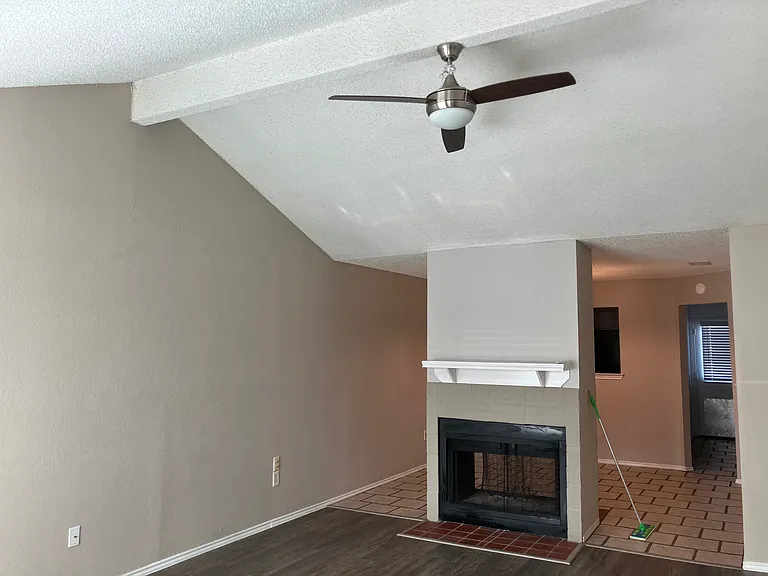 3002 Clover Ln — Photo 2