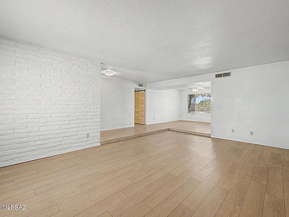 5th image of 875 W Calle Dadivoso