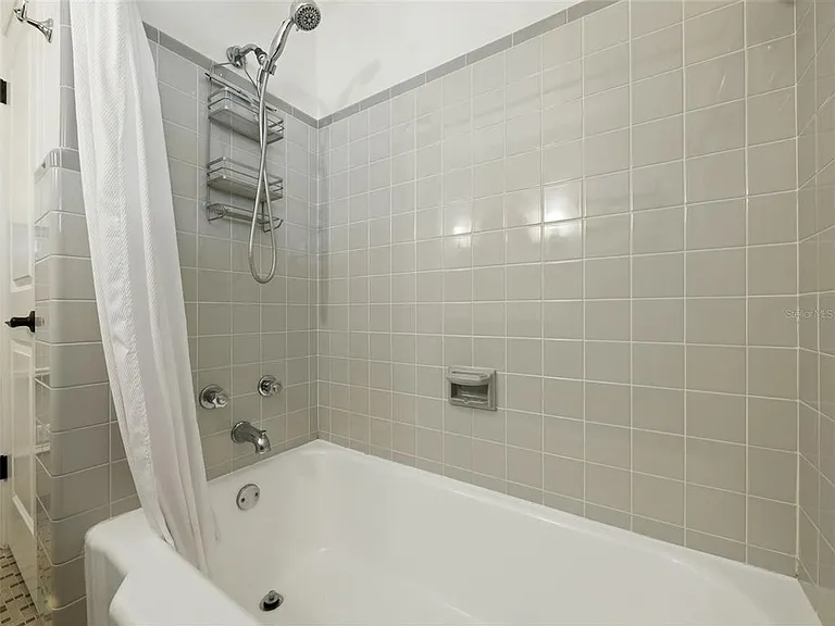 1426 Crestview Dr — Photo 18