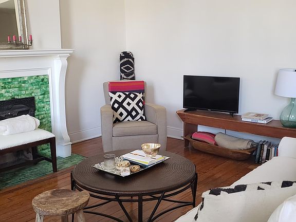 3rd image of 2117 Grove Ave #2