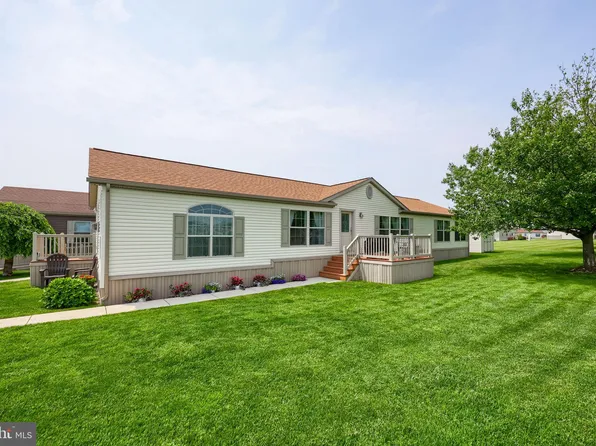 22 Sarah Ave, New Holland, PA 17557