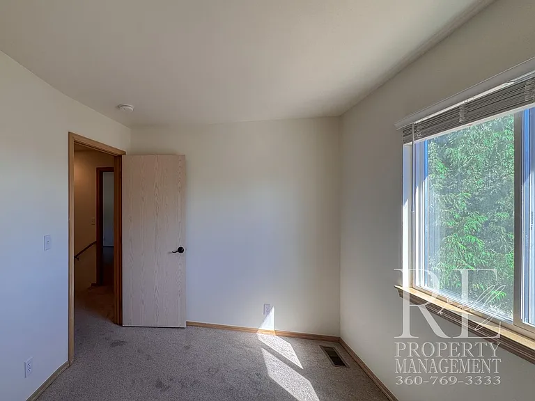 7250 Valley Wood Pl NE — Photo 25