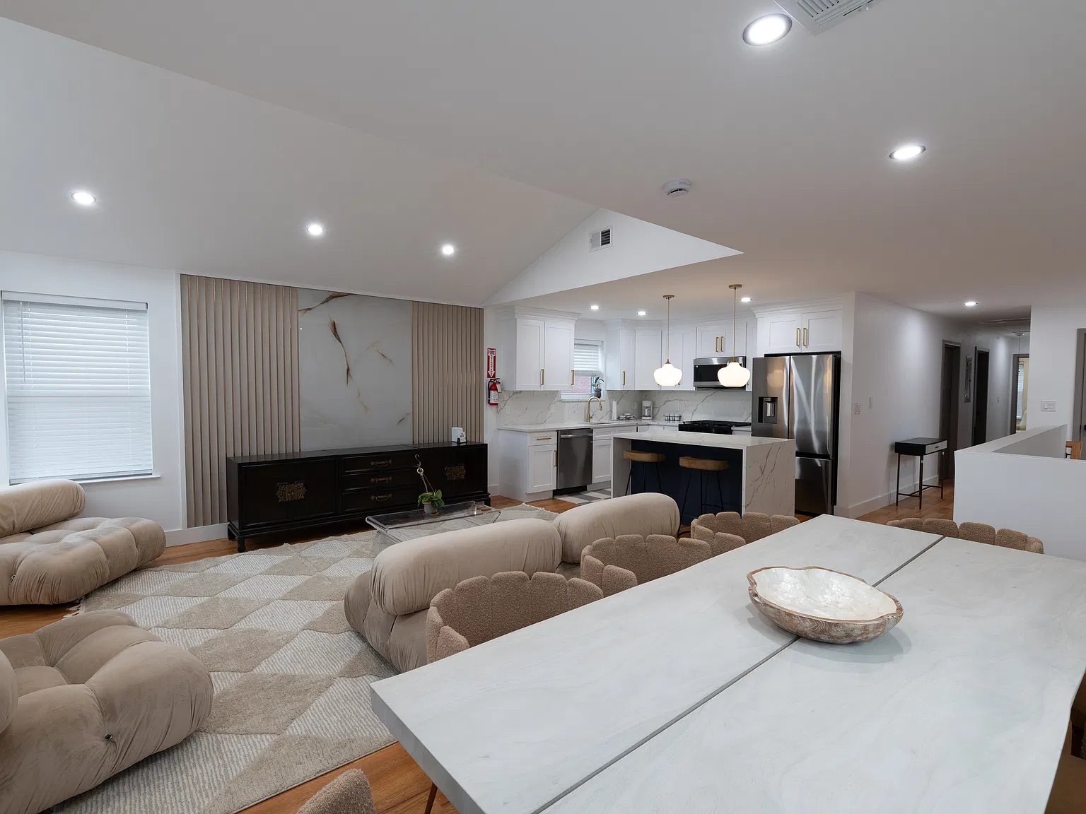 3 bed, $3,400 — Photo 4