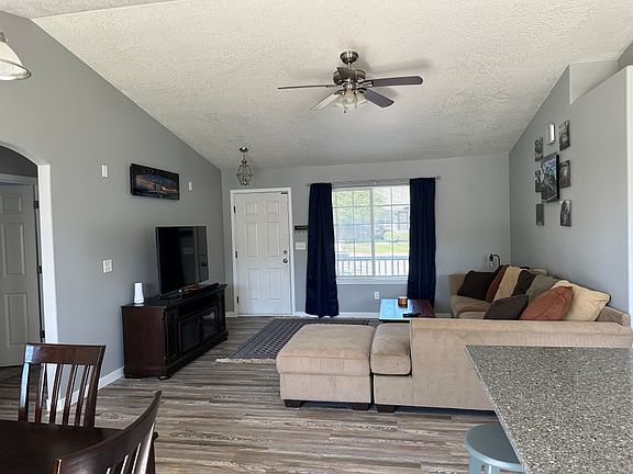 2nd image of 514 Cambridge Ln