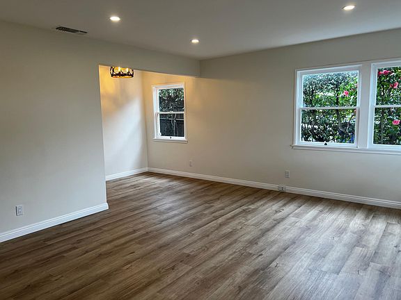 4th image of 1363 N Grand Oaks Ave