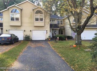 579 Highwood Cir, Albany, NY 12203