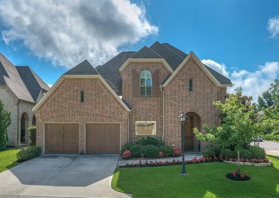 Welcome home! Gorgeous Darling home located in the gated enclave of Founders Reserve.