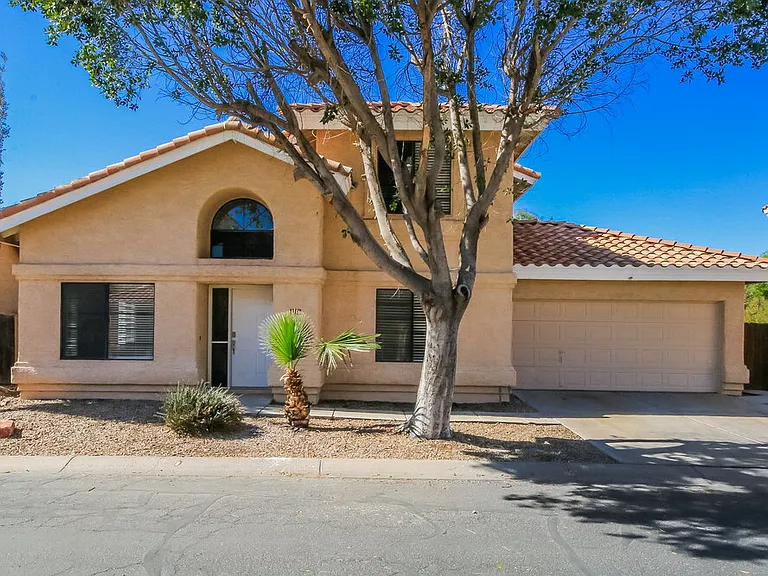 1338 N Brittany Ln — Photo 1