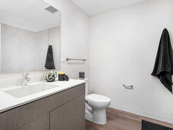 4th image of 1 E 14th Pl Ste 1