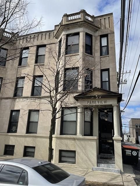 1st image of 1610 N Whipple St Unit 3