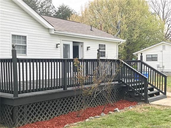 4th image of 2702 Sunset Dr