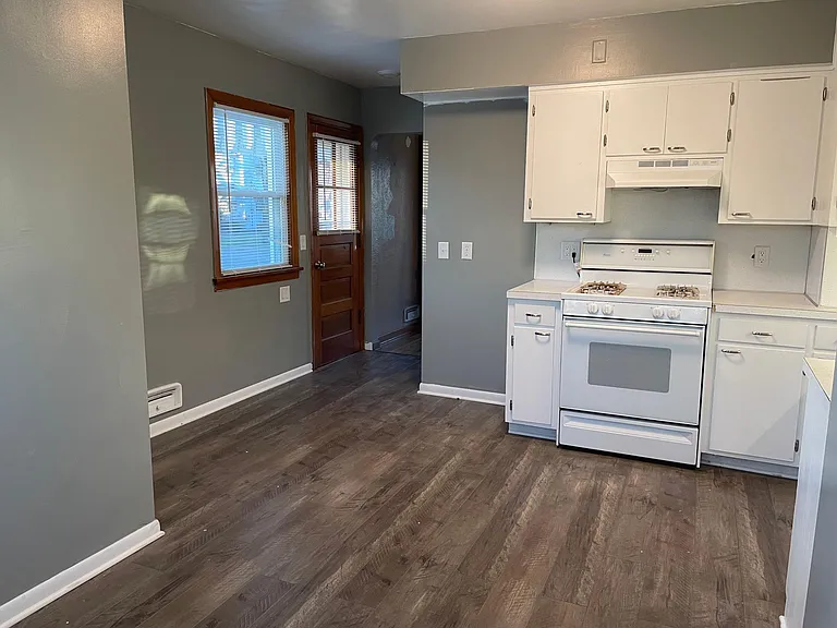921 Eleanor Ave — Photo 8