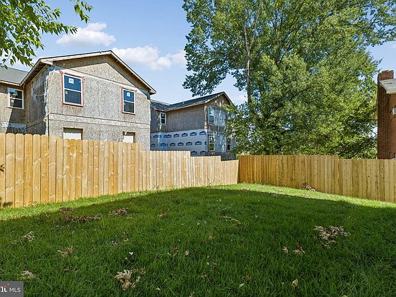 5th image of 5046 Astor Pl SE