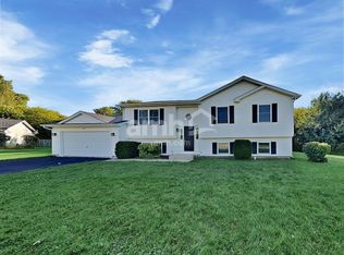 5925 Bluegrass Trl, McHenry, IL 60050