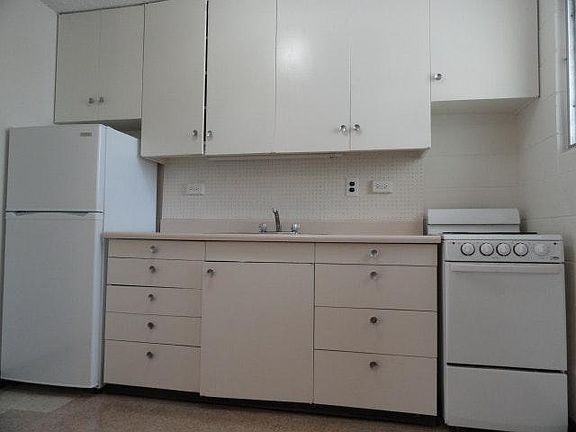 3rd image of 426 Pau St APT 4