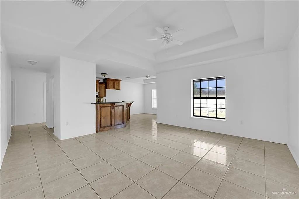 3 bed, 2.0 bath, 1794 sqft, $1,300 — Photo 3