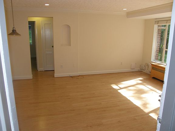 3rd image of 10409 Montrose Ave. #1