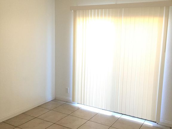 5th image of 600 E 5th St APT 1