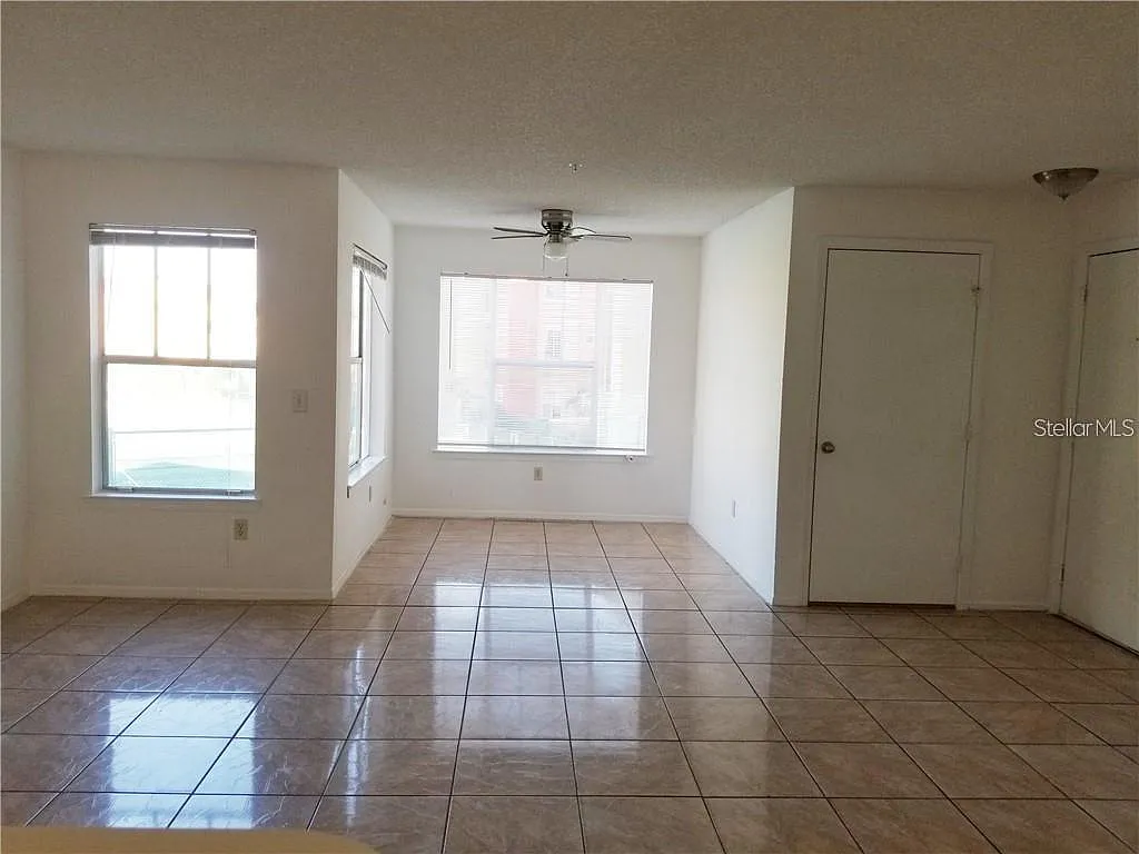 2 bed, 1026 sqft, $1,400 — Photo 3