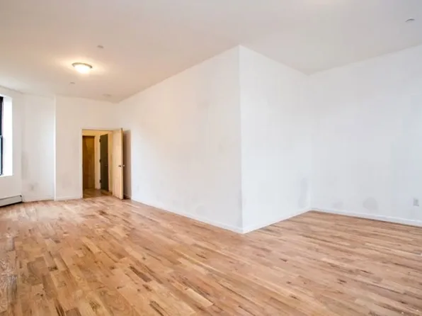 194 Vernon Avenue image 13 of 22