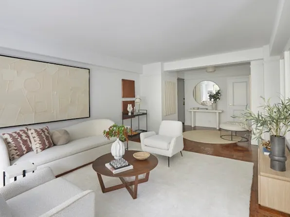 415 East 52nd Street image 3 of 11