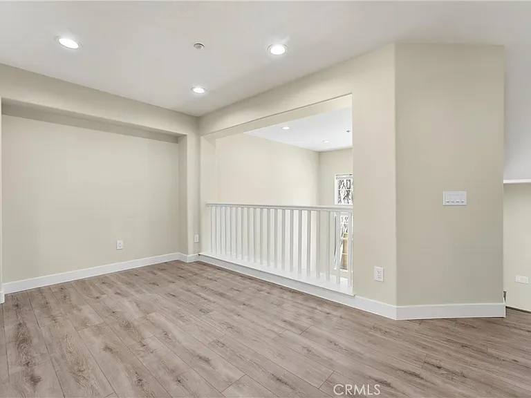 56 Modesto — Photo 11
