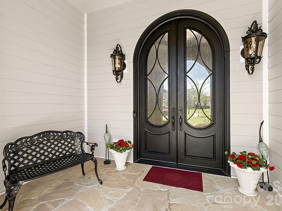 3rd image of 12047 Cove Ct
