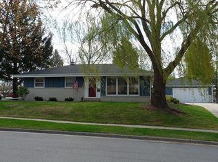 403 Debbie Dr, Waukesha, WI 53189