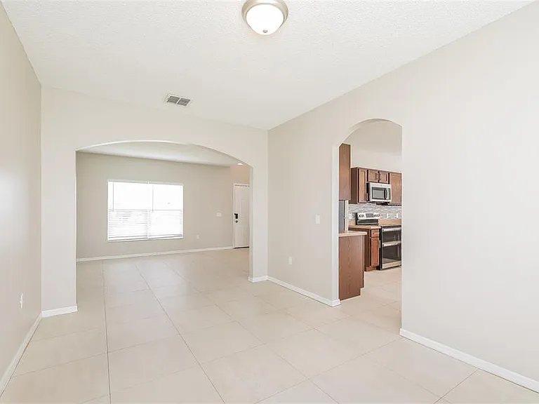 133 Carlisle Ct — Photo 3