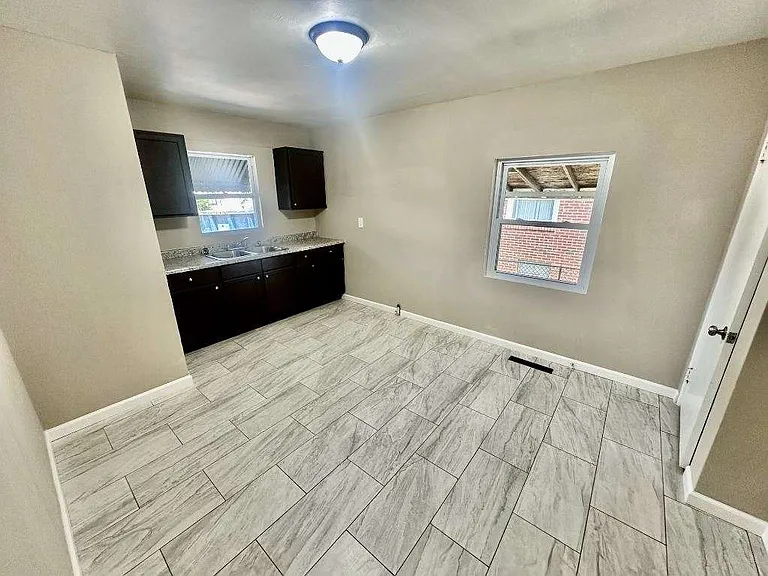1329 Williams St — Photo 3
