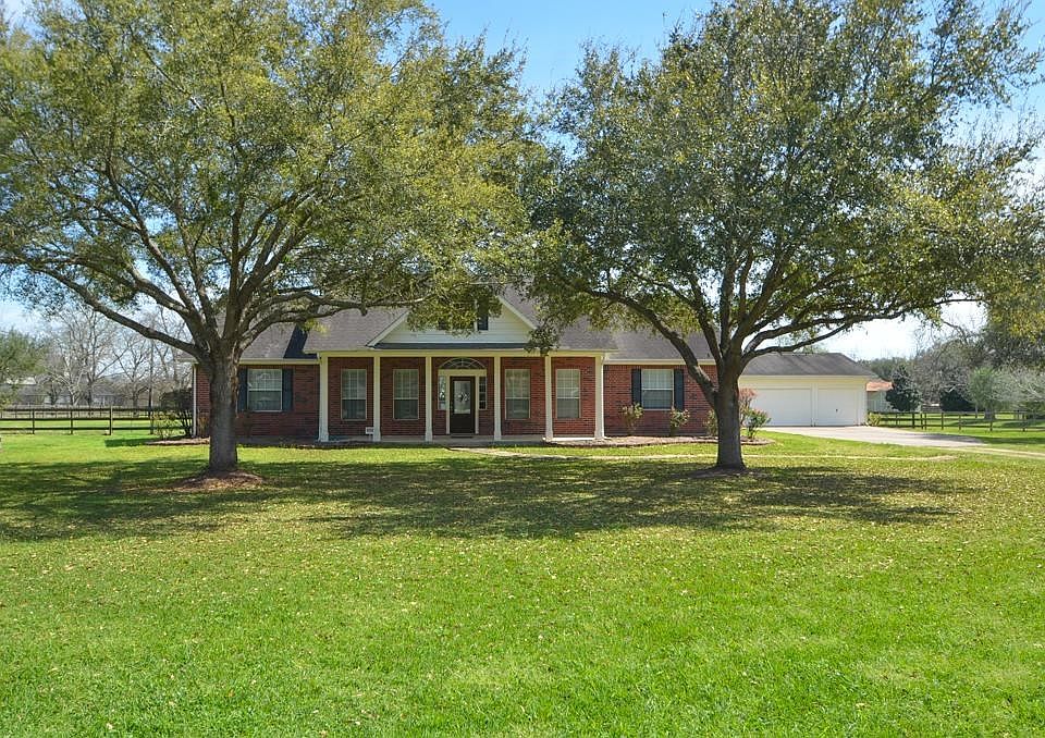 Charming country home sits on 2.18 acres