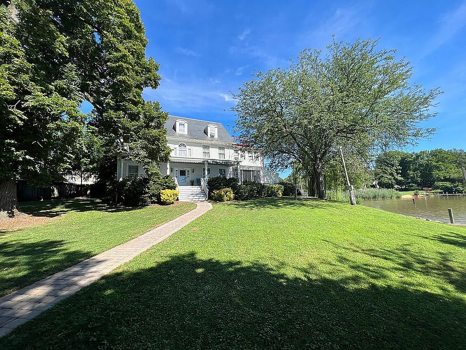 1st image of 300 N Water St