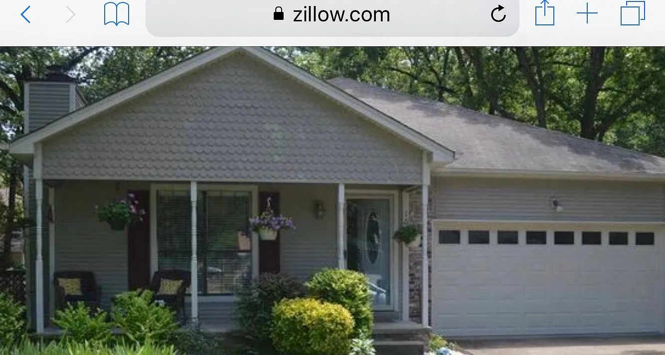 1005 Parkway Place Dr — Photo 2