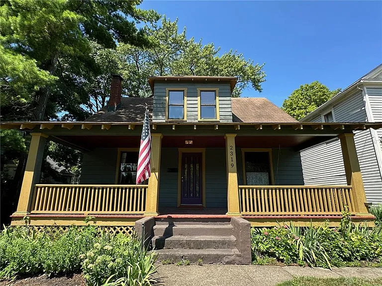 2319 S Dixie Dr — Photo 1