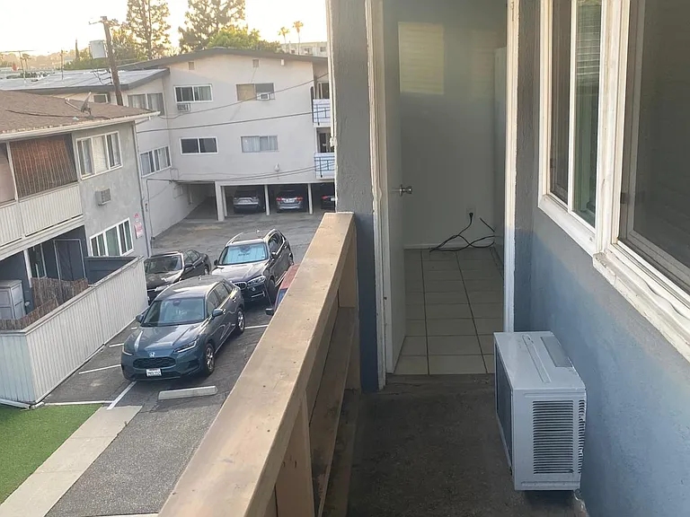 11104 Aqua Vista St — Photo 13