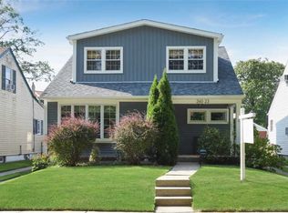 26023 Grand Central Pkwy, Flushing, NY 11362