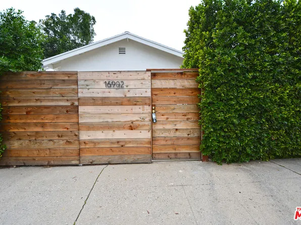 16902 Hart St, Van Nuys, CA 91406