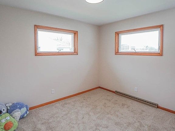 5th image of 2280 Oak St #Bc