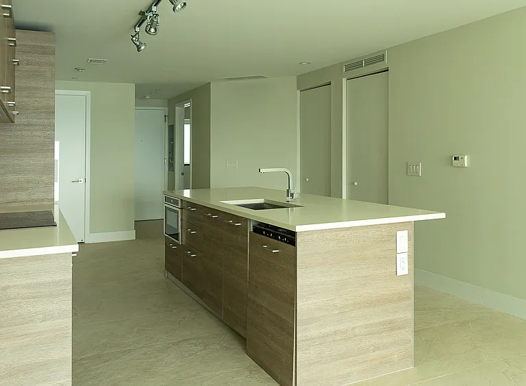 650 NE 32nd St #1102 — Photo 6