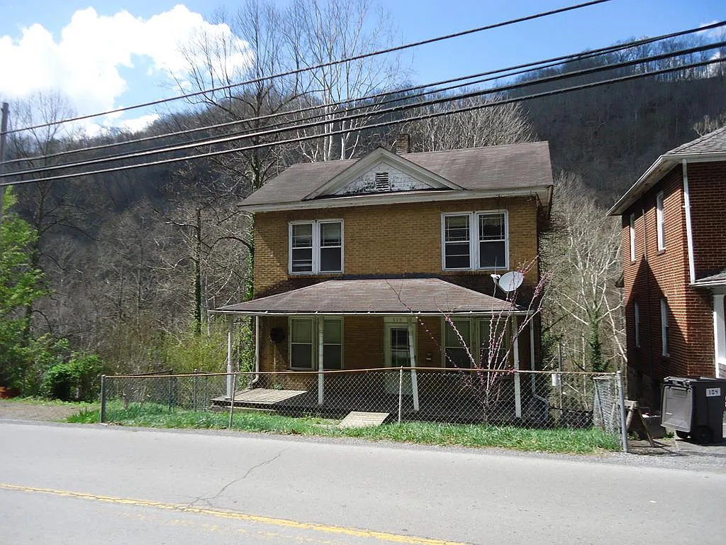 519 Riverside Dr photo 1