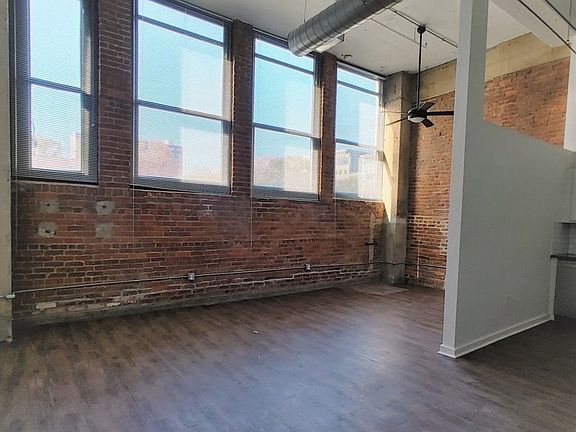 2nd image of 934 Broadway St #S112
