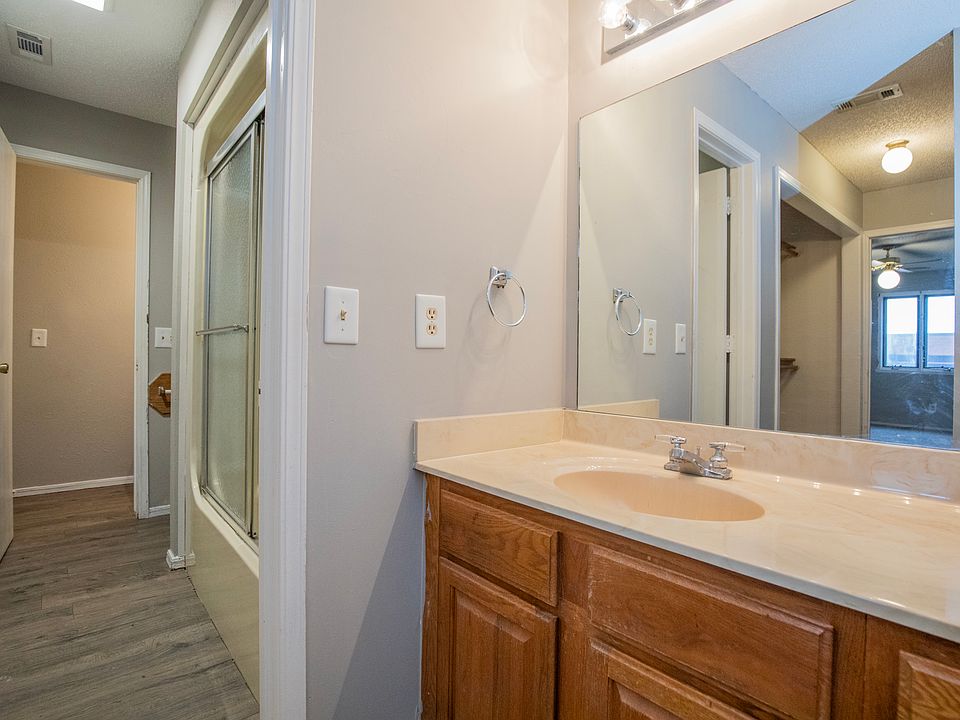 1st image of 423 S 7th St #423