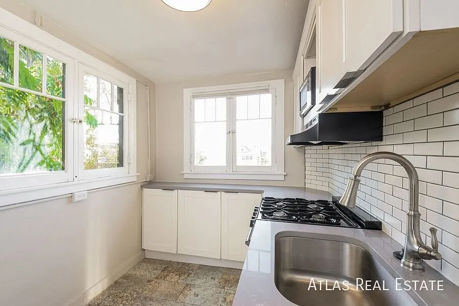 $100 Amazon Gift Card! Speer Studio With Hot Tub, In-Unit Washer And Dryer & Central A/C! — Photo 3