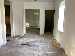 4th image of 11 Maple St