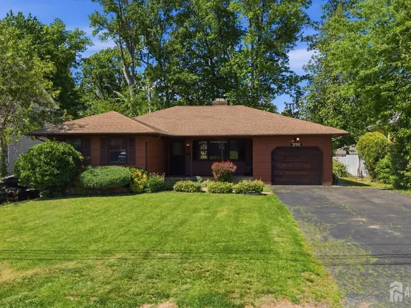 212 Oxford Rd, Edison, NJ 08820