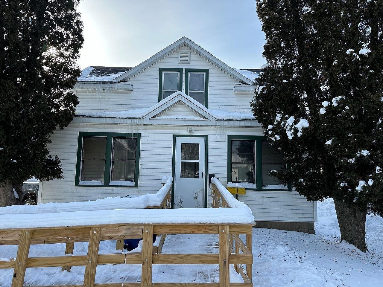 26 5th St, Clintonville, WI 54929 Zillow